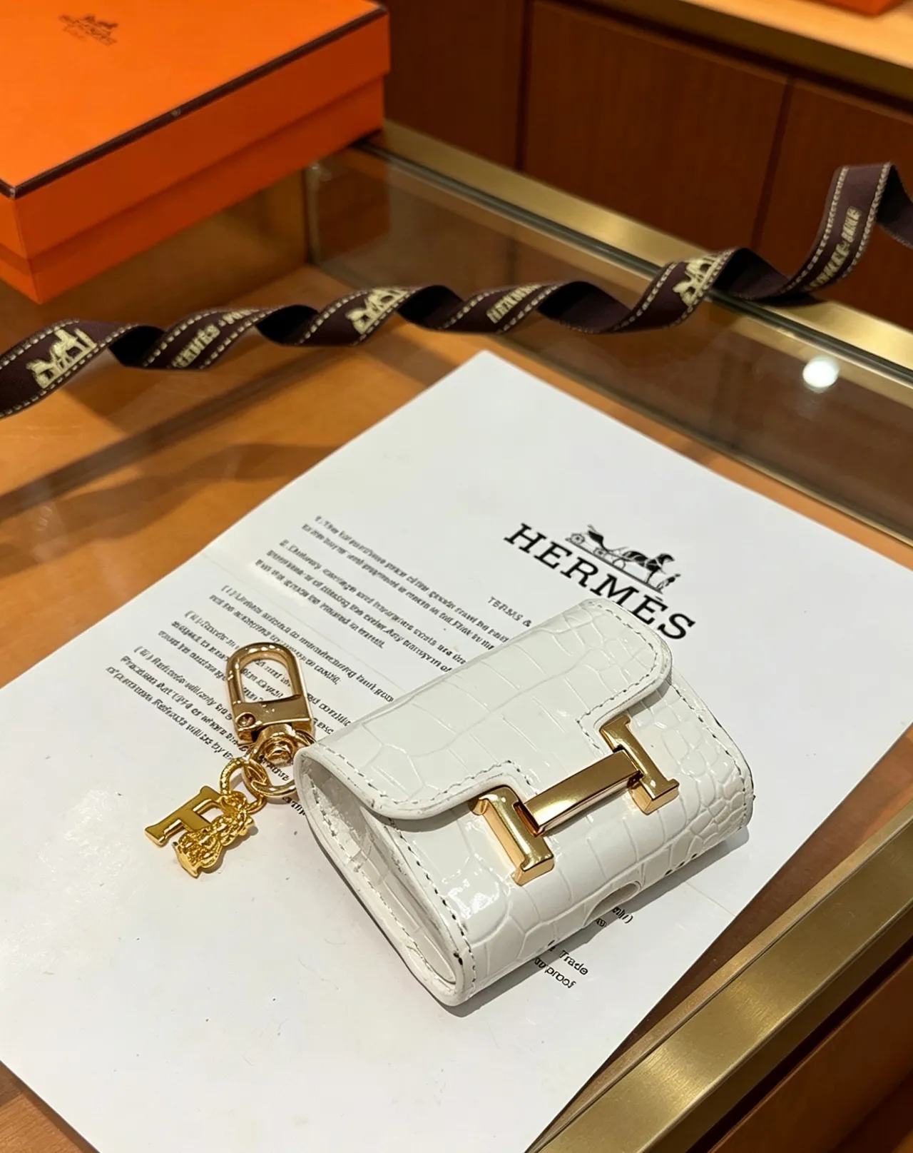 Hermès Ouro Branco Couro Embossado de Crocodilo Fecho em Forma de H Porta-moedas 5