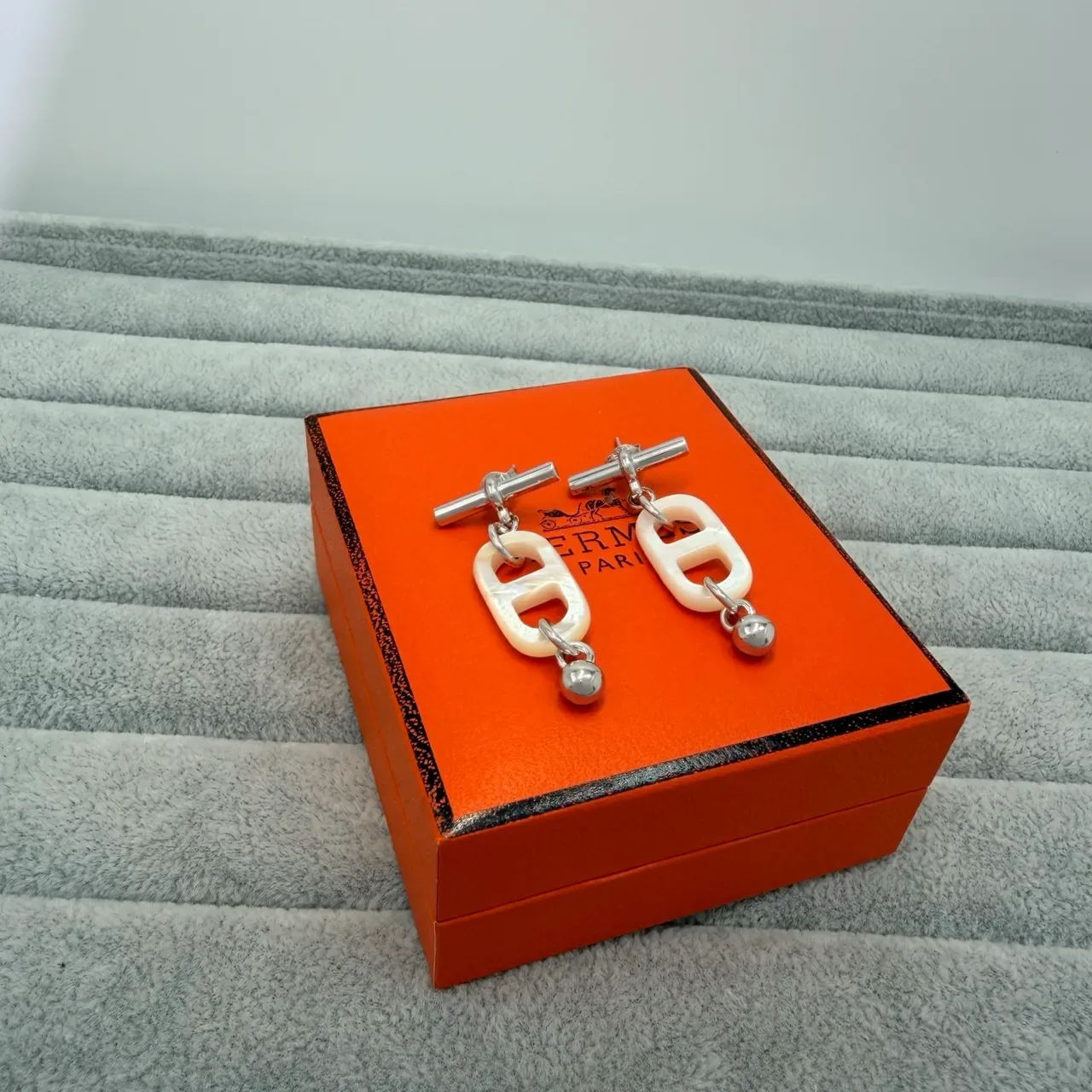 أقراط Hermès ذهب أبيض إغلاق تيجل لؤلؤ أمي حلقات بيضاوية 6