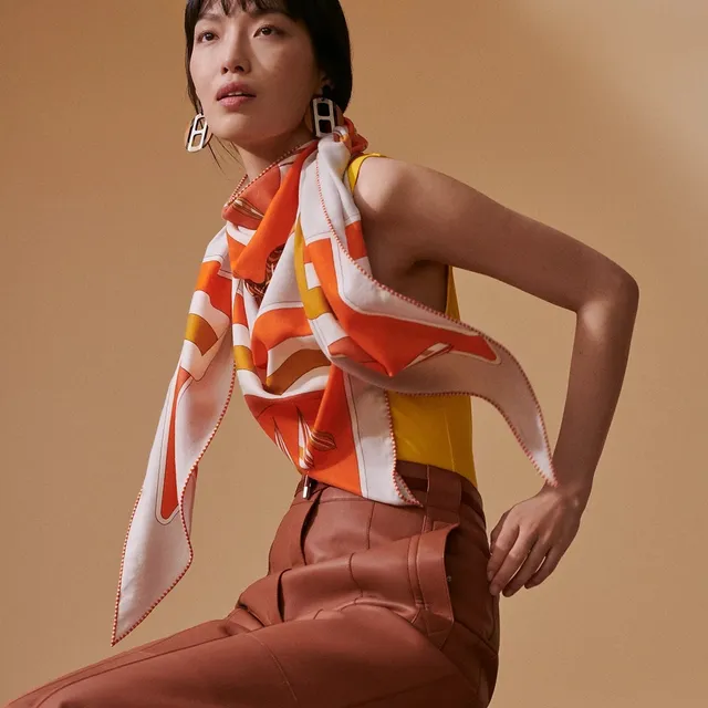 Hermès Écharpe de soie blanc orange imprimée géométrique double face 3