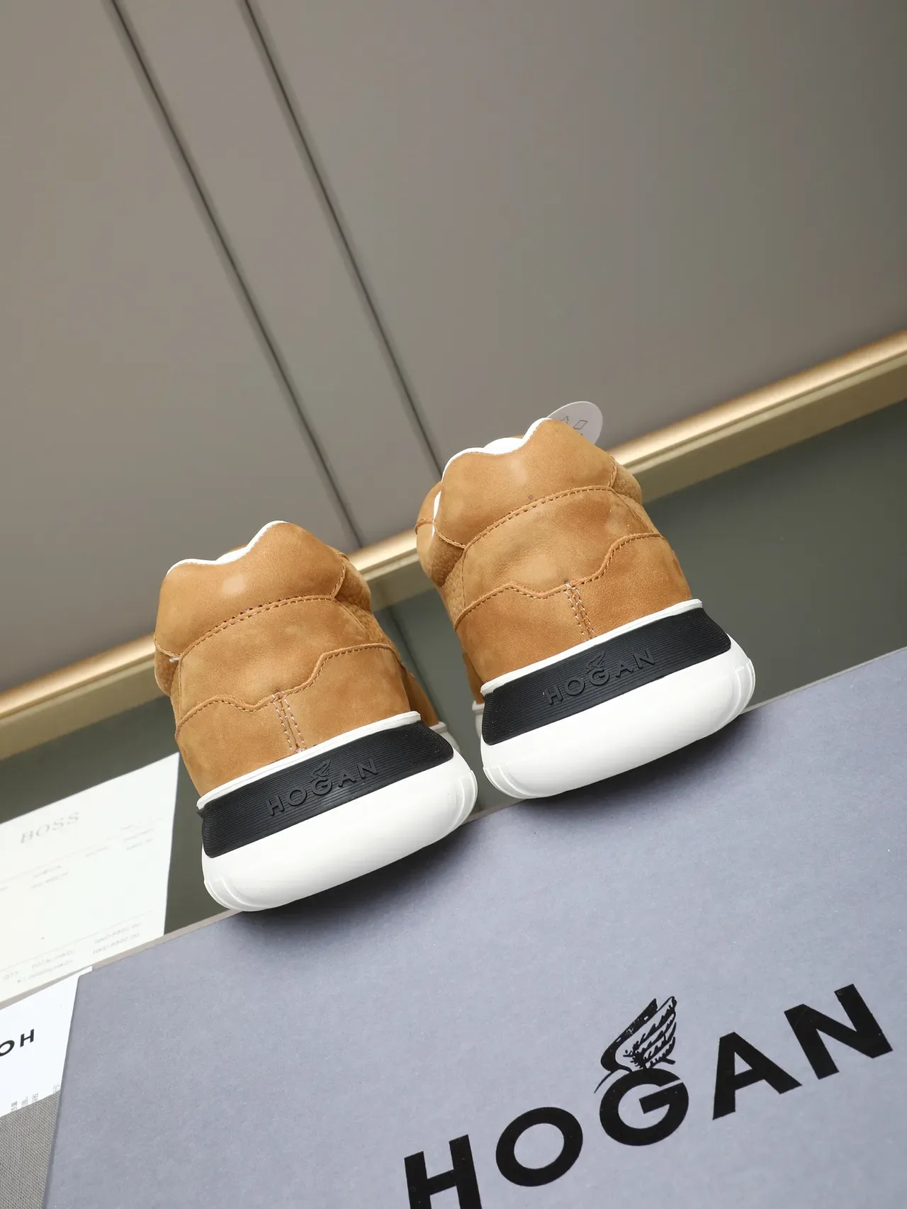 Hogan Beige Blanc Daim Haut Panneau Latéral Cosu H Sneakers Lifestyle 3