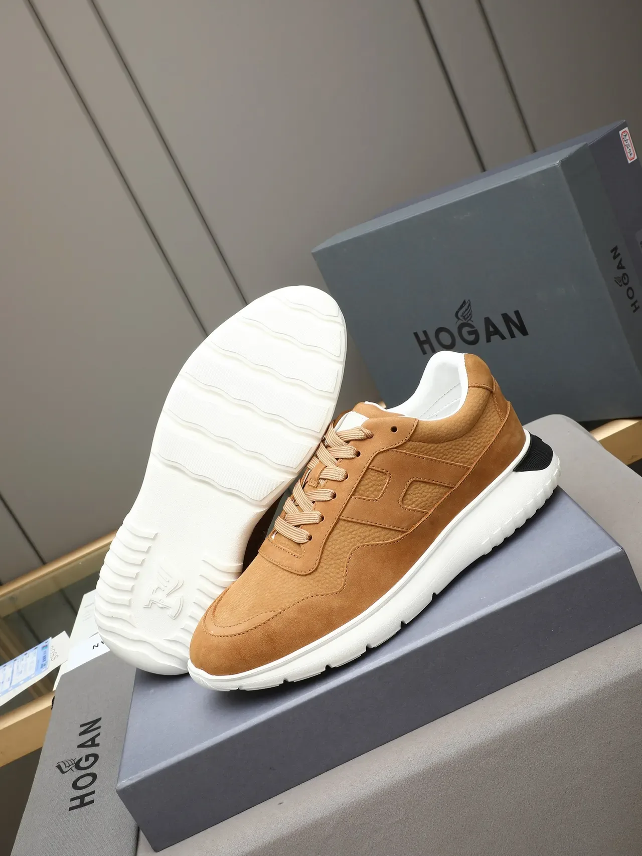 Hogan Beige Blanc Daim Haut Panneau Latéral Cosu H Sneakers Lifestyle 4