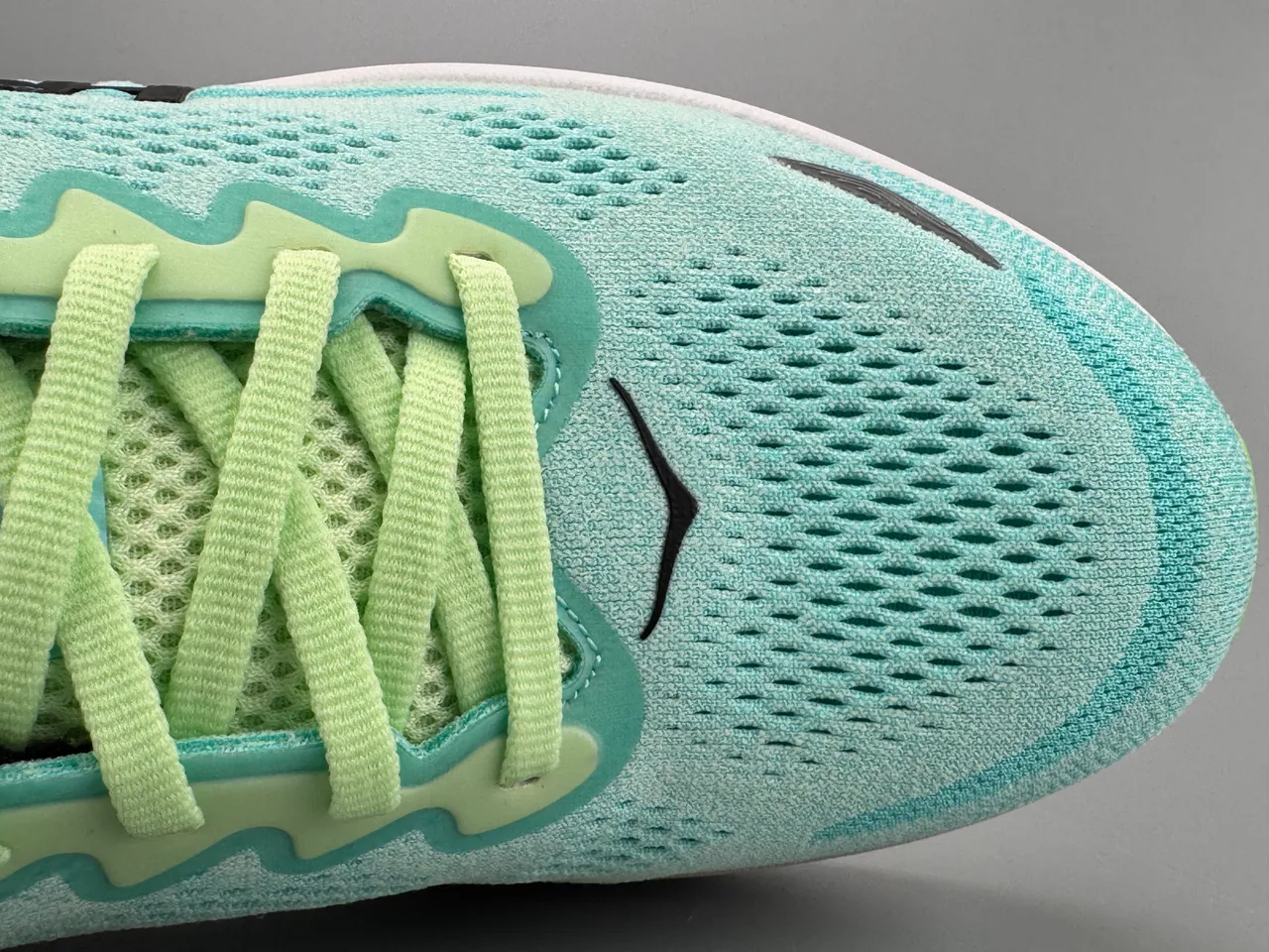 Hoka Tênis de corrida com upper de knit azul verde sola média espessa branca 2