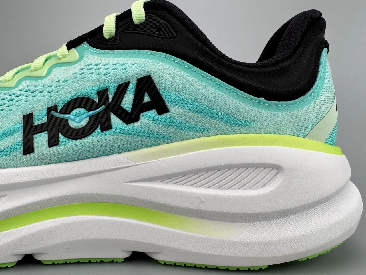 Hoka Tênis de corrida com upper de knit azul verde sola média espessa branca 8