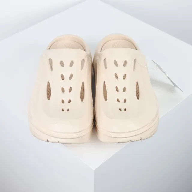 Hoka ORA Recovery Beige Clog 8