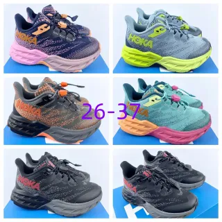 Hoka بنفسجي وردي مع upper من الخياطة المهندسة، midsole chunky cushion سميك، أحذية الجري
