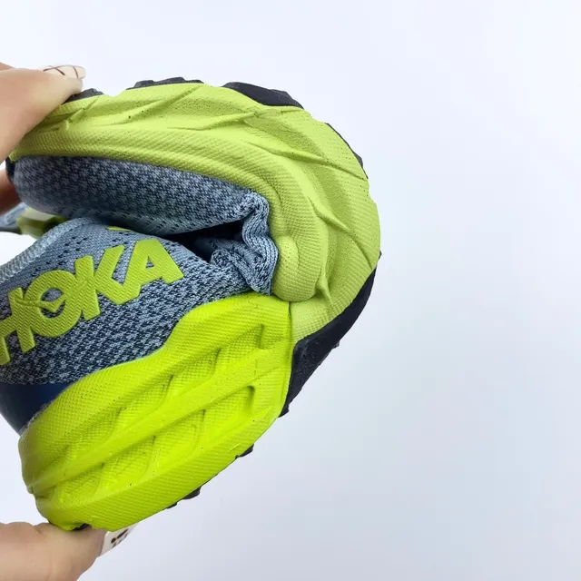Hoka Tênis de corrida com upper de knit engenheirado superior, midsole chunky cushionado roxo rosa 14
