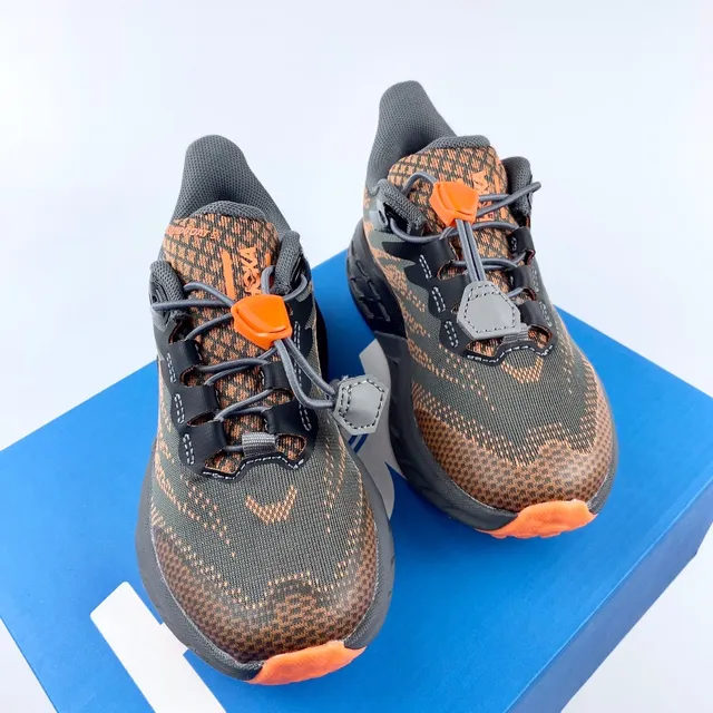 Hoka Tênis de corrida com upper de knit engenheirado superior, midsole chunky cushionado roxo rosa 18