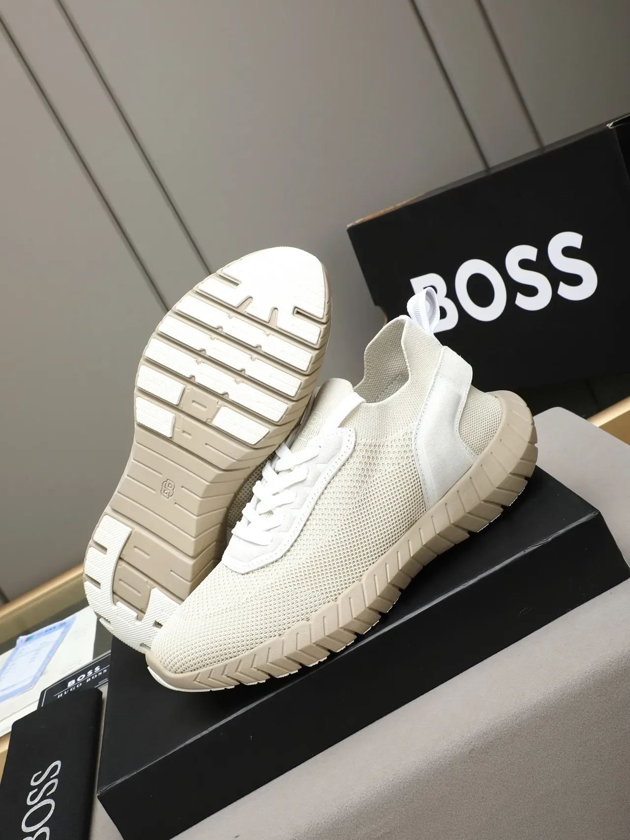 Chaussures lifestyle Hugo Boss beige en tricot et suède 4