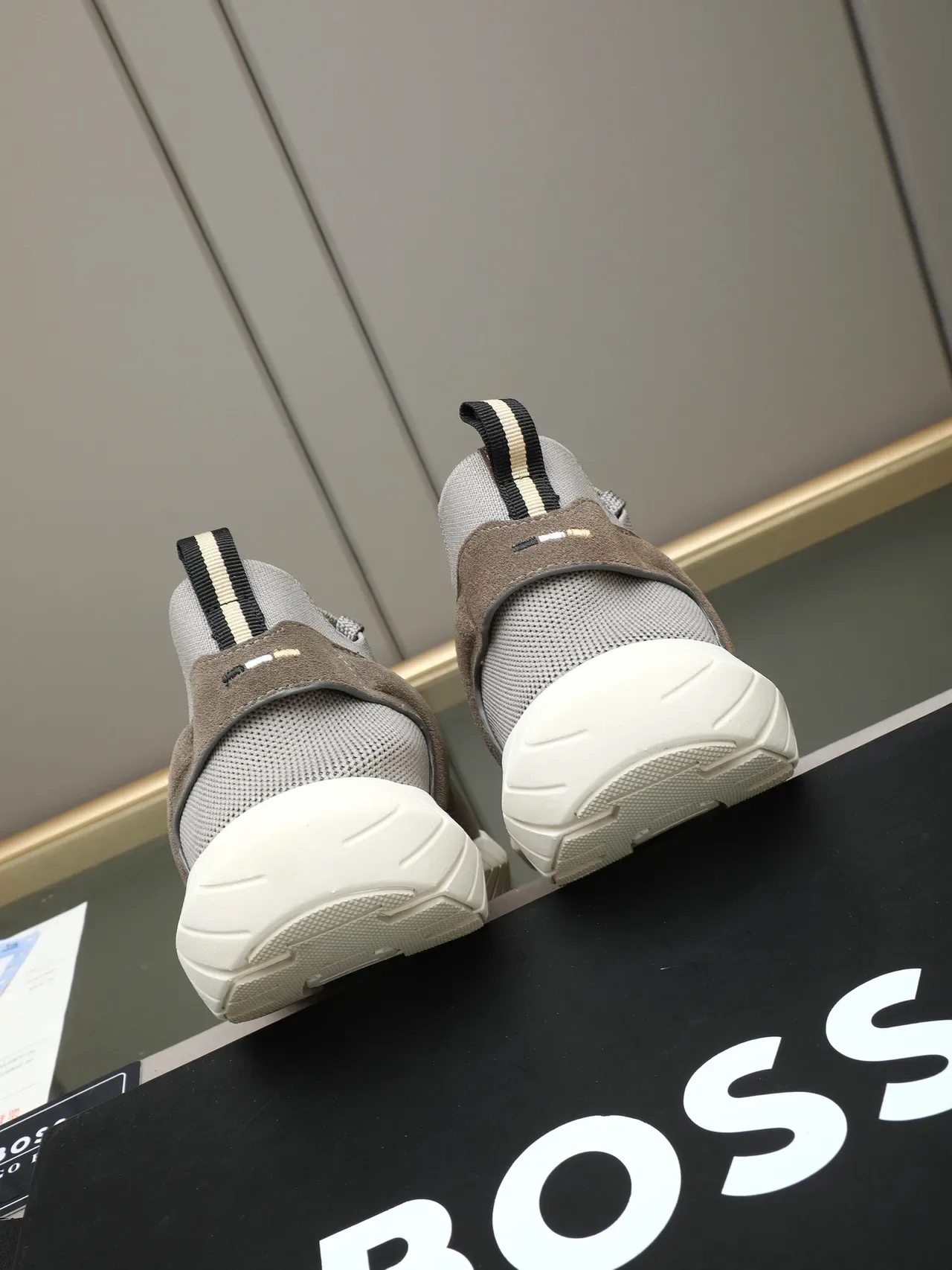 Hugo Boss Chaussures grises brunes avec upper en maille tricotée, accents en panel de daim 4