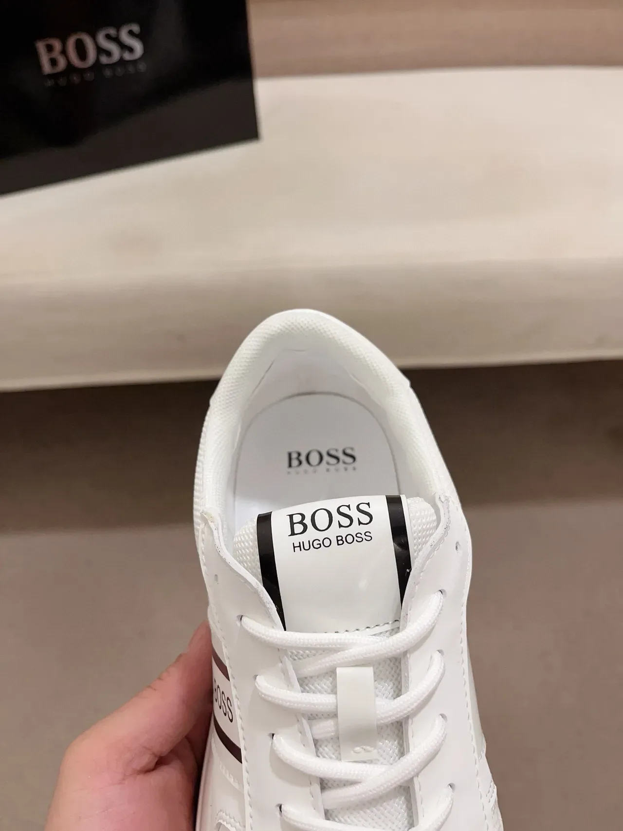 Hugo Boss Chaussure Lifestyle rayures blanches et noires 6