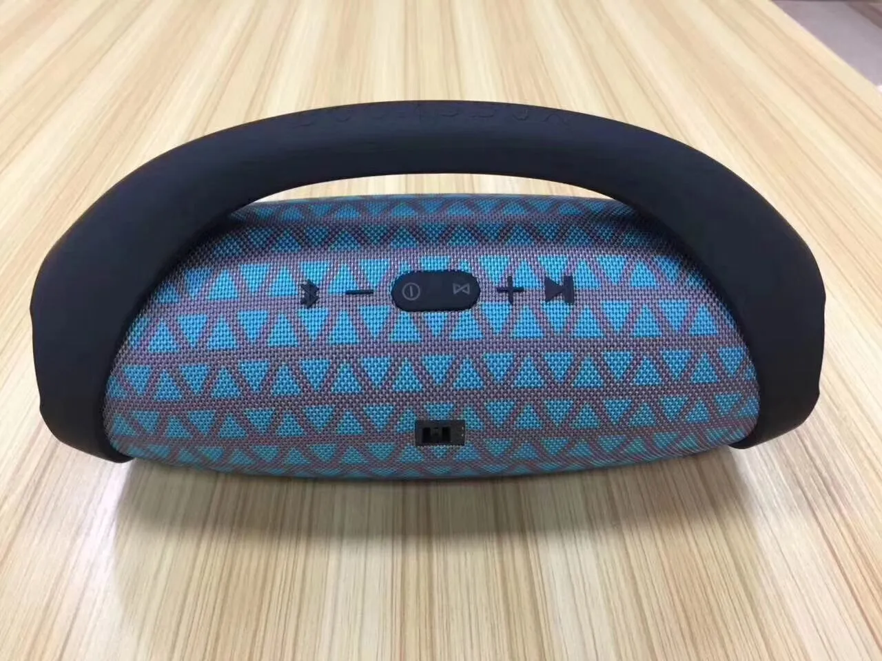 JBL Noir Rouge Conception Robuste Poignée de Transport Intégrée Supérieure Haut-Parleur Portable 8