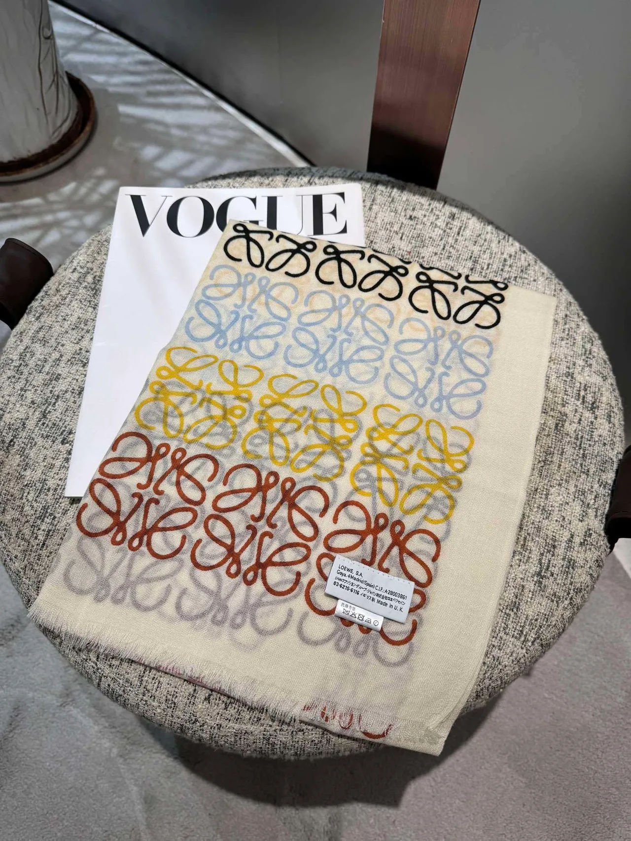 Loewe Anagram Beige Impression Multicolore Bandes Rayées Horizontales Écharpe 4