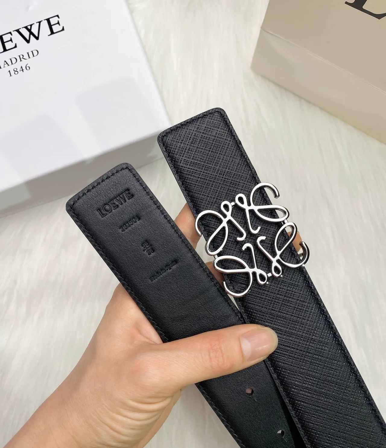 Loewe Anagram Belt काला टेक्सचर्ड लेदर बेल्ट 2