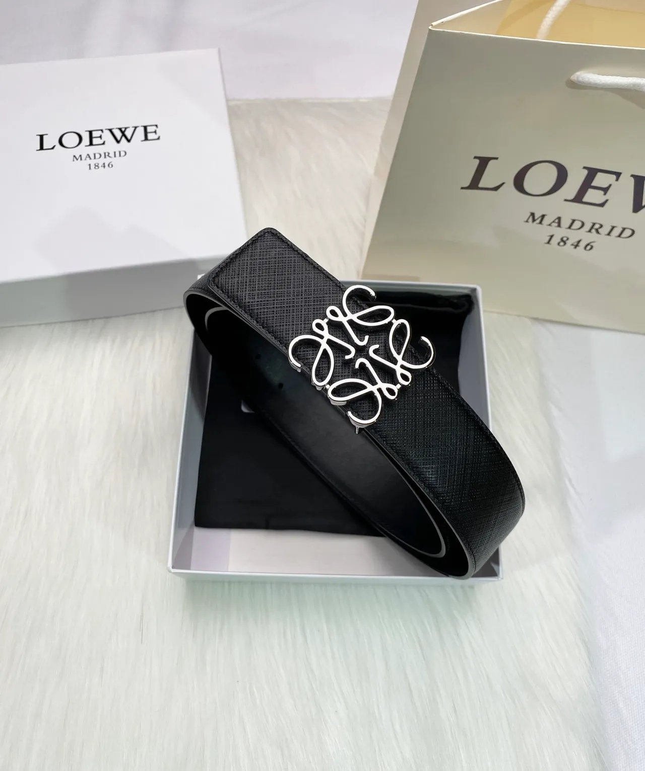 Loewe Anagram Belt काला टेक्सचर्ड लेदर बेल्ट 5