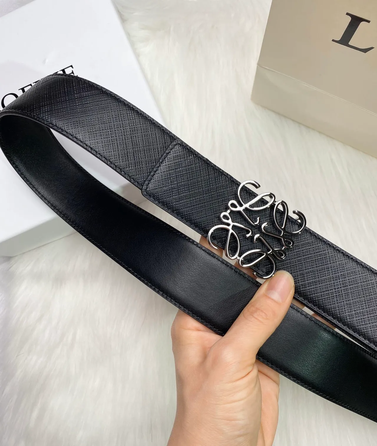 Loewe Anagram Belt काला टेक्सचर्ड लेदर बेल्ट 6