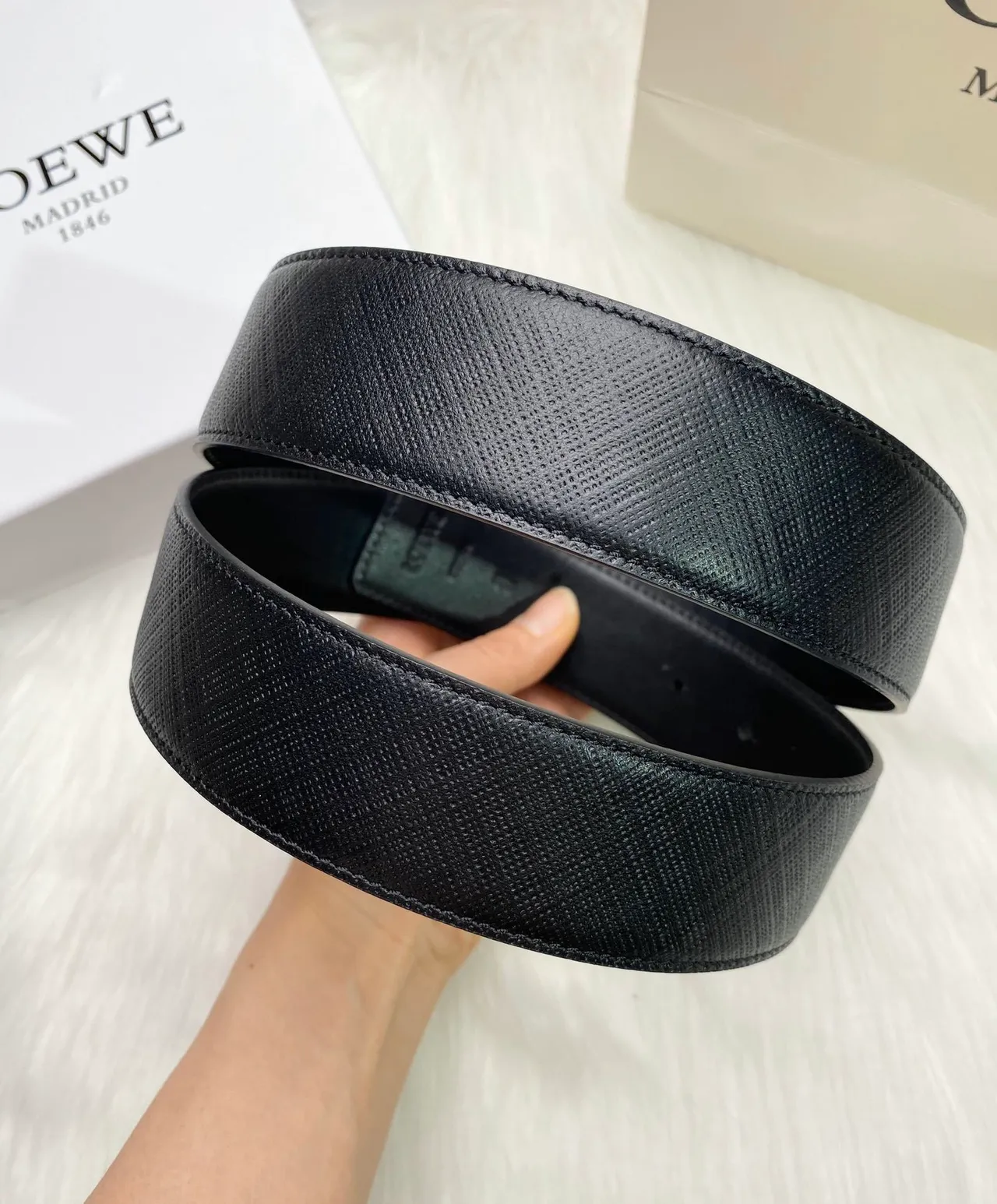 Loewe Anagram Belt काला टेक्सचर्ड लेदर बेल्ट 7