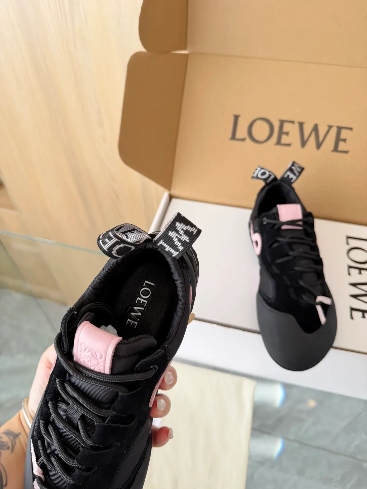 Loewe Flow Runner 2.0 Noir et rose chaussures lifestyle 3