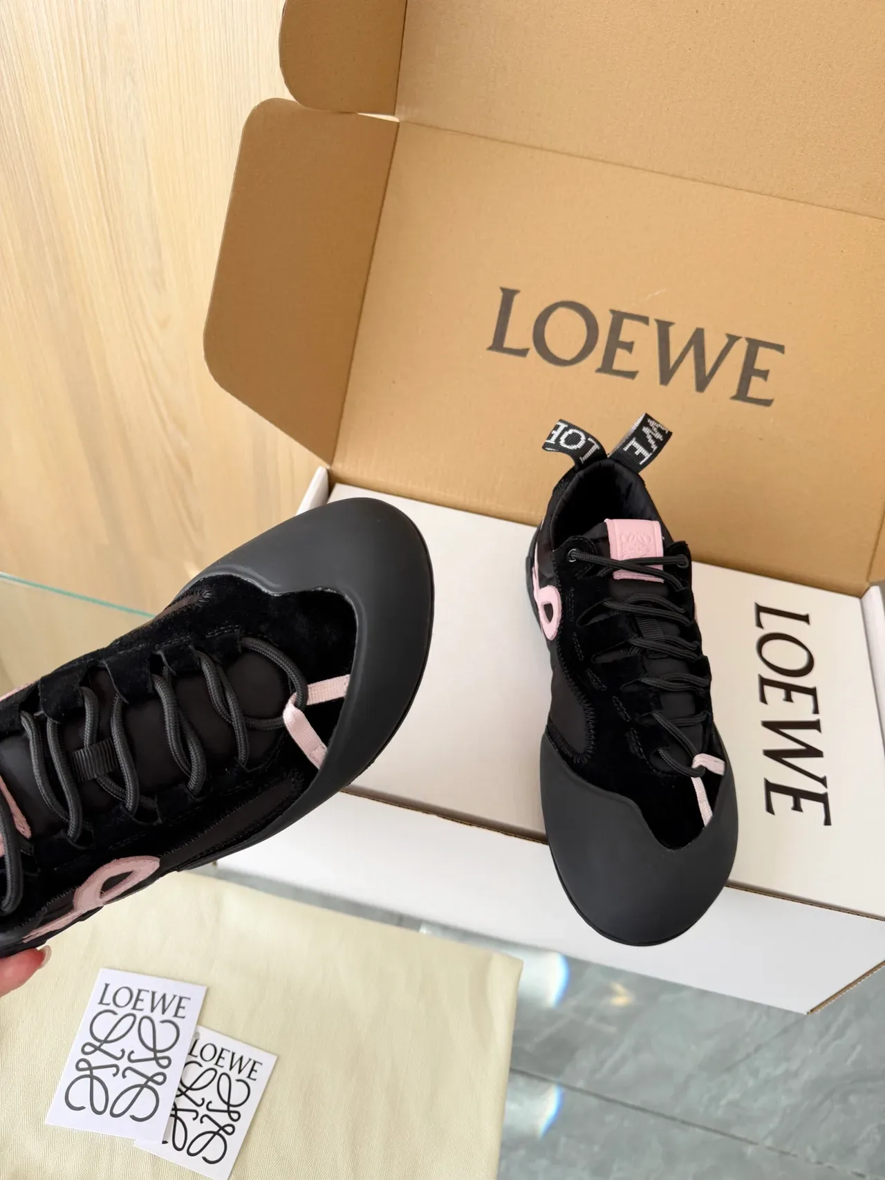 Loewe Flow Runner 2.0 Noir et rose chaussures lifestyle 4