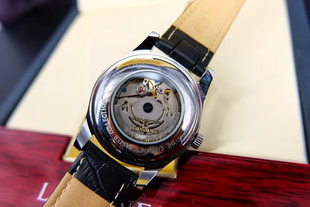 Longines Relógio Clássico de Vestido Preto e Branco com Caixa de Tono Prateado e Mecanismo Mecânico 3