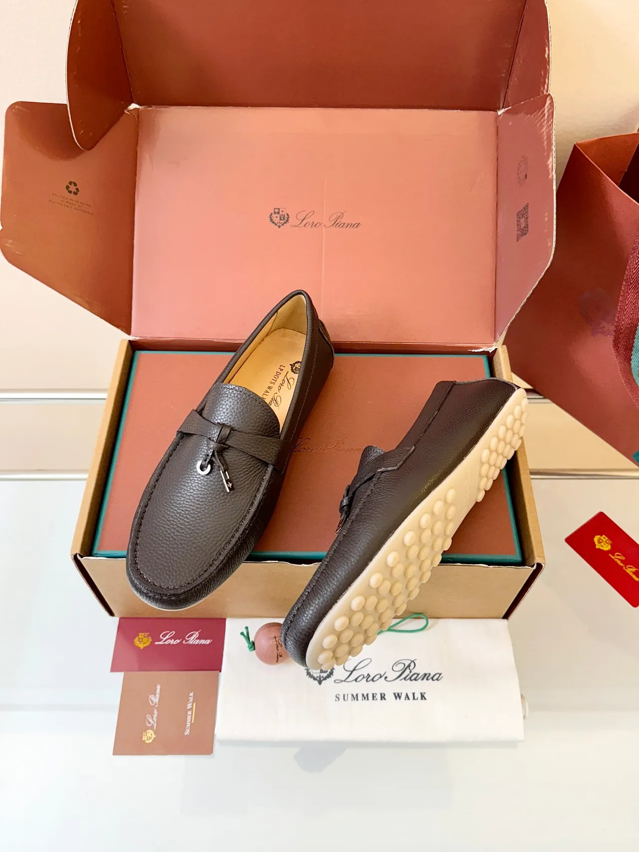 Loro Piana Gommino Loafer Couro Marrom com Textura Granular Mocassins 2