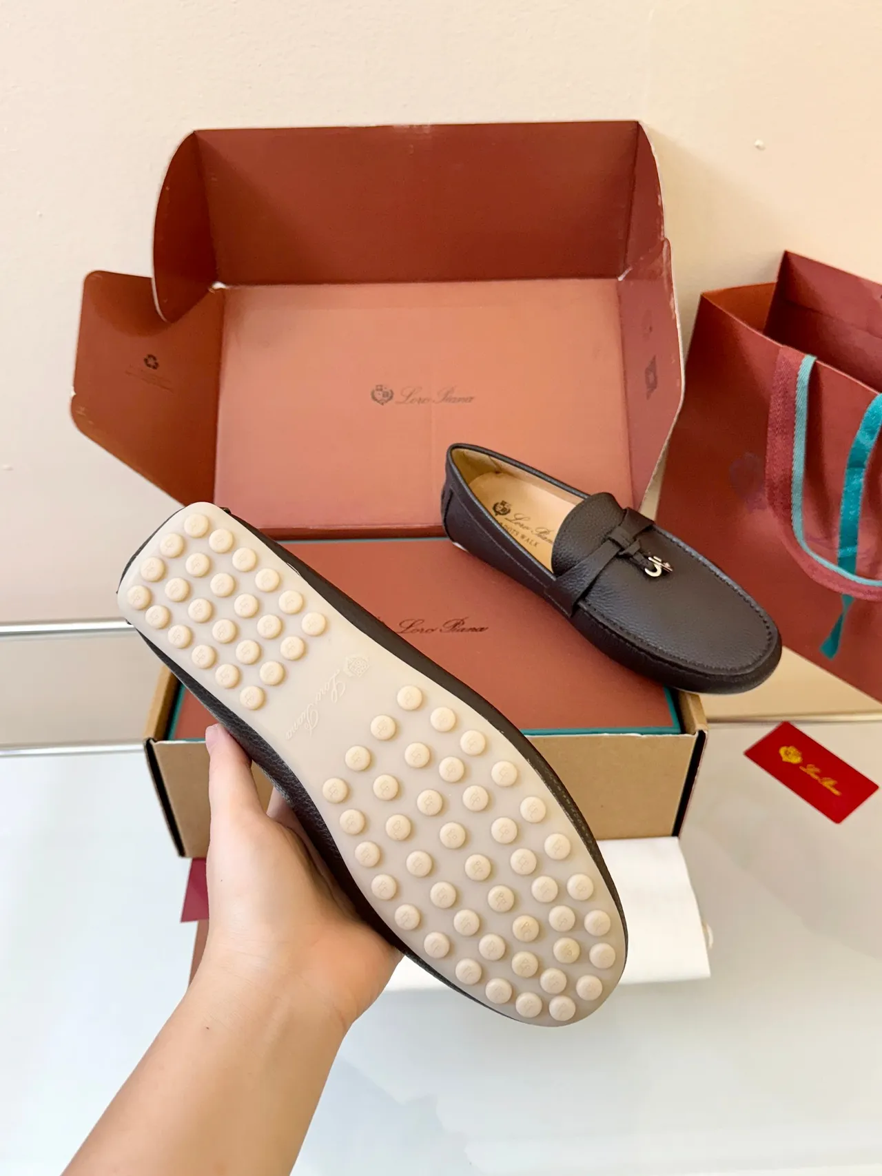 Loro Piana Gommino Loafer Couro Marrom com Textura Granular Mocassins 5
