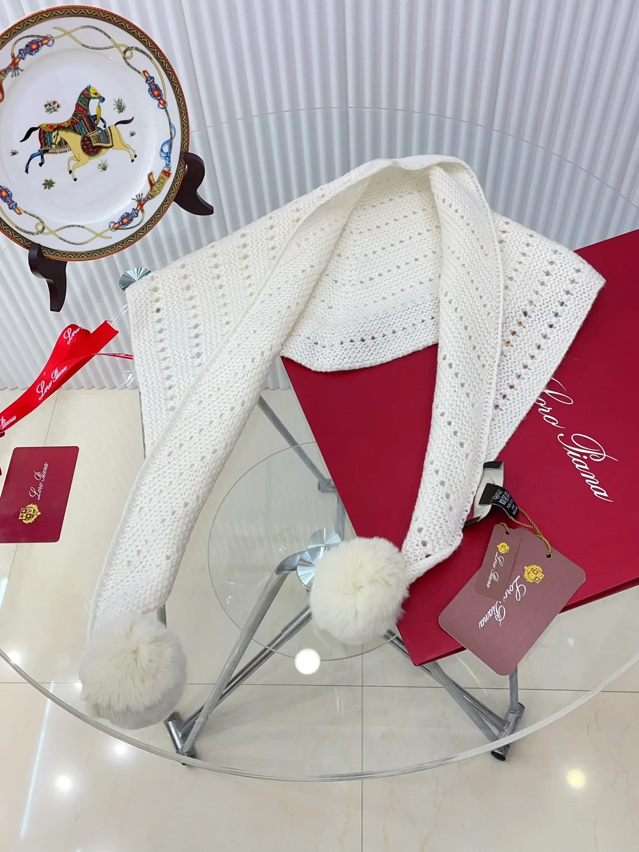 Loro Piana Beanie Blanc Beige Tricoté côtelé avec patch brodé de tigre 5