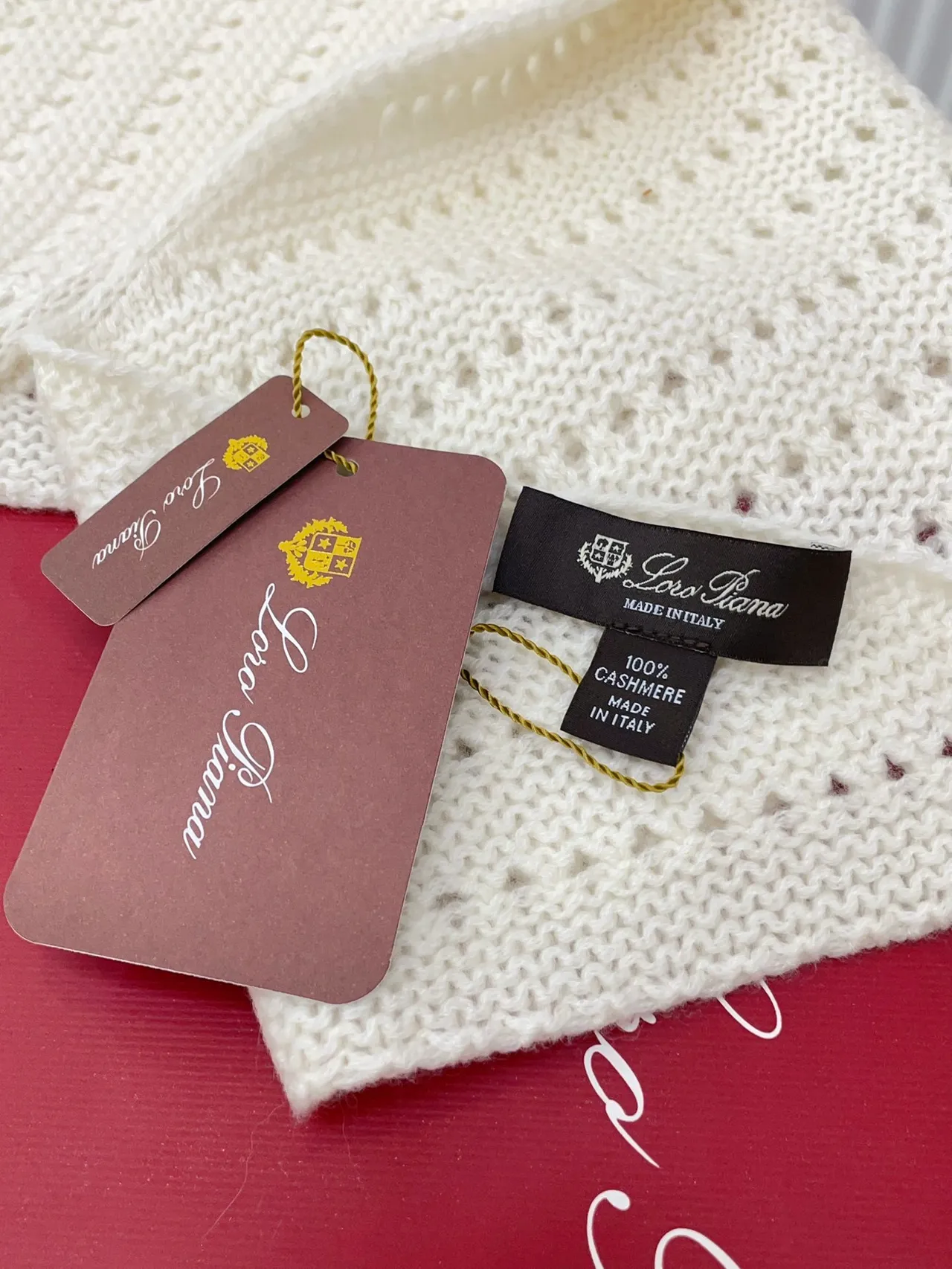 Loro Piana Beanie Blanc Beige Tricoté côtelé avec patch brodé de tigre 7