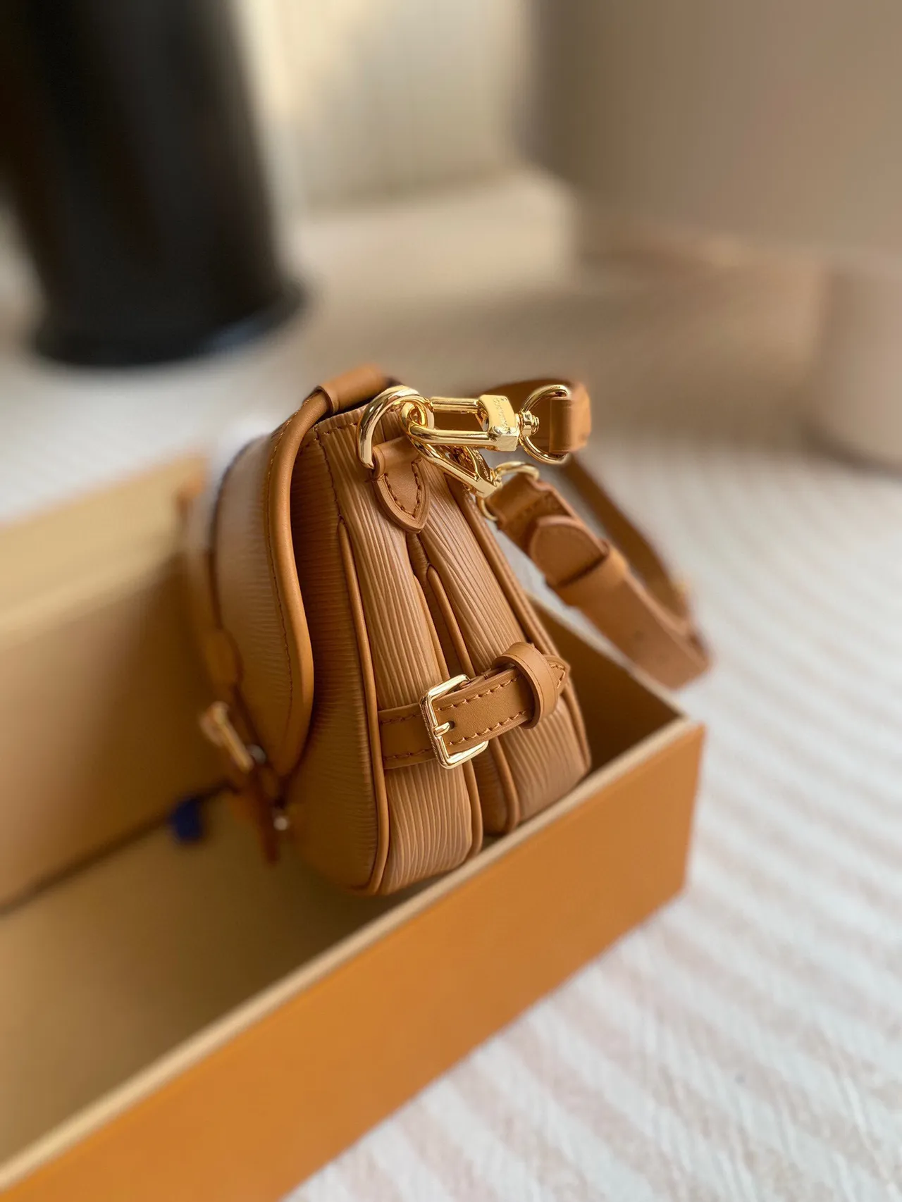 Louis Vuitton Beige Gold Structured Epi Leather Buckle-Flap Closure Saddle Bag 5