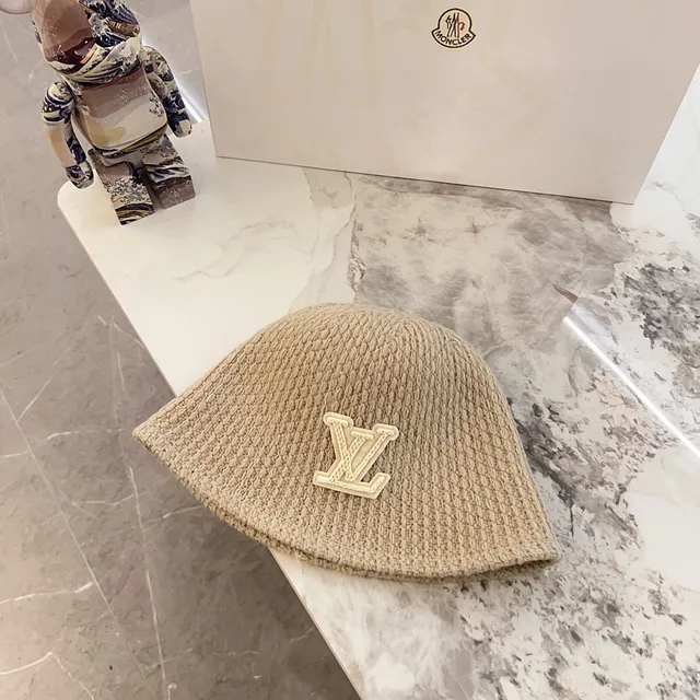 Louis Vuitton chapeau de seau noir et beige texture tissée broderie patch monogramme 9