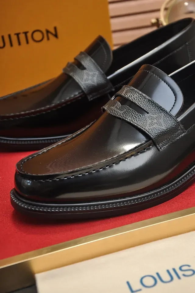 Louis Vuitton Preto Marrom Couro Patent Brilhante Loafer Detalhe Tira Texturizada 2