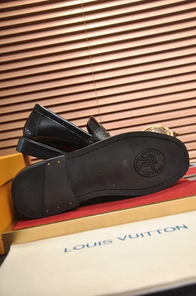 Louis Vuitton Preto Marrom Couro Patent Brilhante Loafer Detalhe Tira Texturizada 3