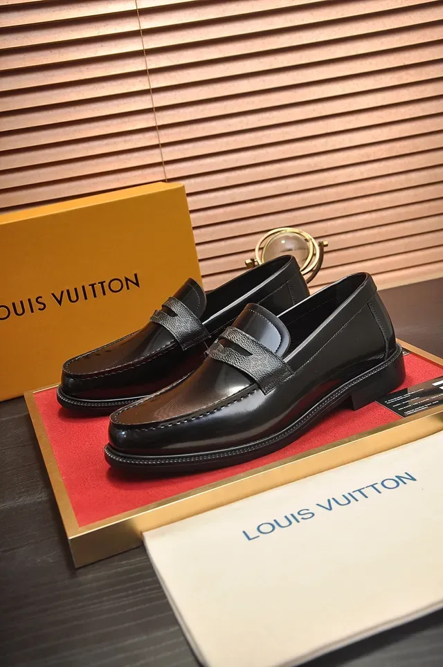 Louis Vuitton Preto Marrom Couro Patent Brilhante Loafer Detalhe Tira Texturizada 4