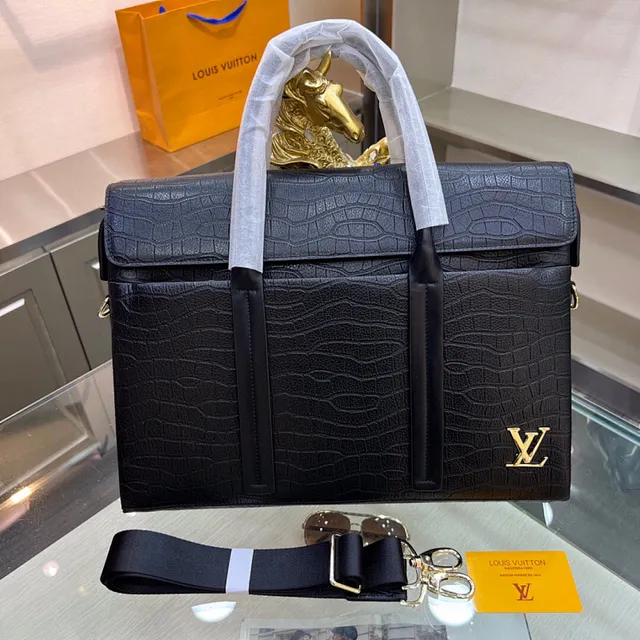 Louis Vuitton Sac Tote en cuir noir et or estampé crocodile avec fermeture à rabat supérieur 2