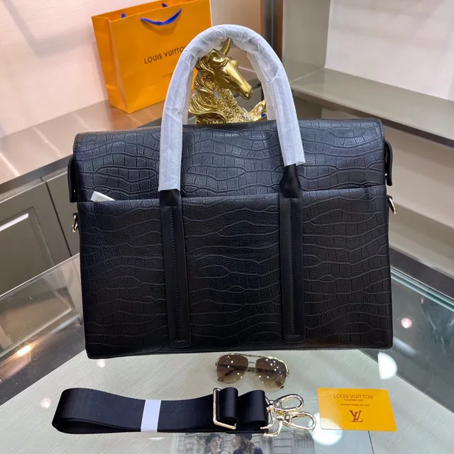 Louis Vuitton Sac Tote en cuir noir et or estampé crocodile avec fermeture à rabat supérieur 5