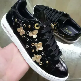 Louis Vuitton Sneakers Lifestyle Negro y Dorado Brillante Cuero de Patente Aplicación Floral