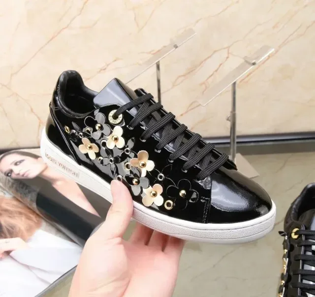 Louis Vuitton Black Gold Glossy Patent Leather Floral Appliqué Lifestyle Sneakers 2