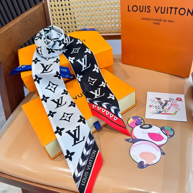 Louis Vuitton Écharpe de Soie Noir Rouge Impression Monogramme Motif Floral 3