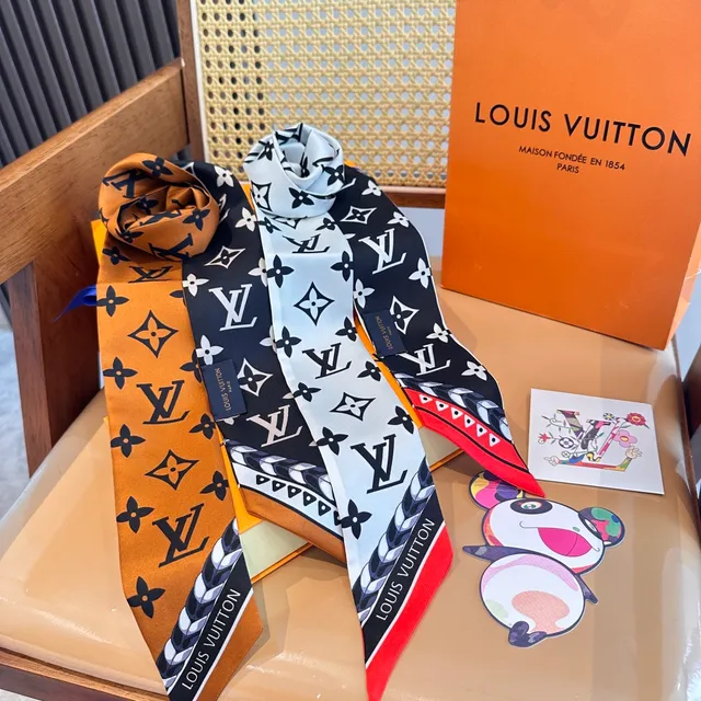Louis Vuitton Écharpe de Soie Noir Rouge Impression Monogramme Motif Floral 8
