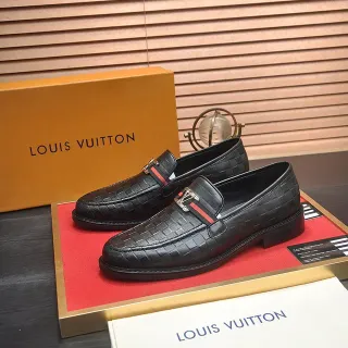 Louis Vuitton काला लाल बनावट वाला मगरमच्छ उभरा चमड़ा धातु LV बकल लूफर