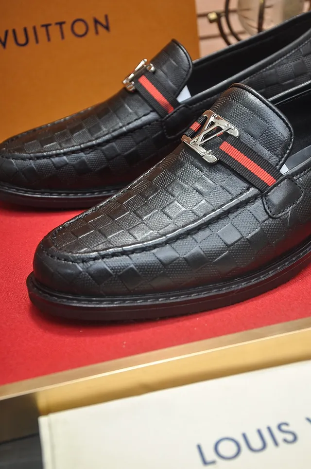 Louis Vuitton Black Red Textured Croc-Embossed Leather Metal LV Buckle Loafer 2