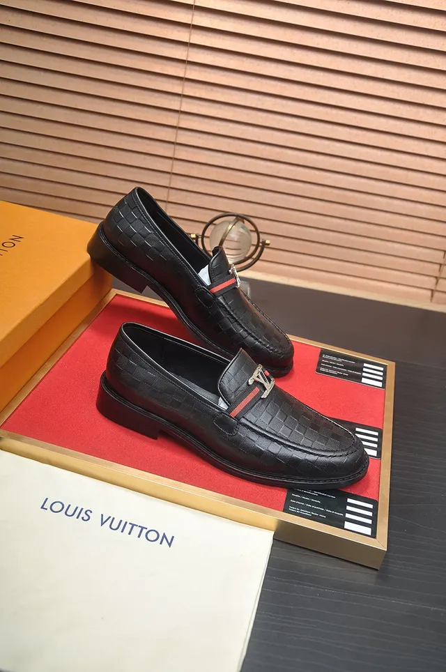 Louis Vuitton Black Red Textured Croc-Embossed Leather Metal LV Buckle Loafer 4