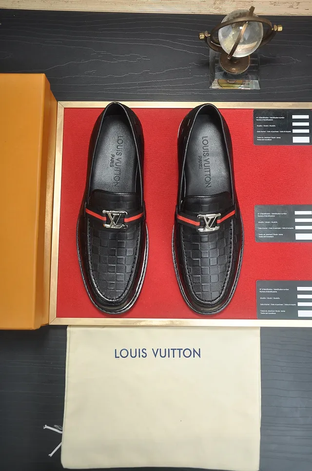 Louis Vuitton Black Red Textured Croc-Embossed Leather Metal LV Buckle Loafer 5