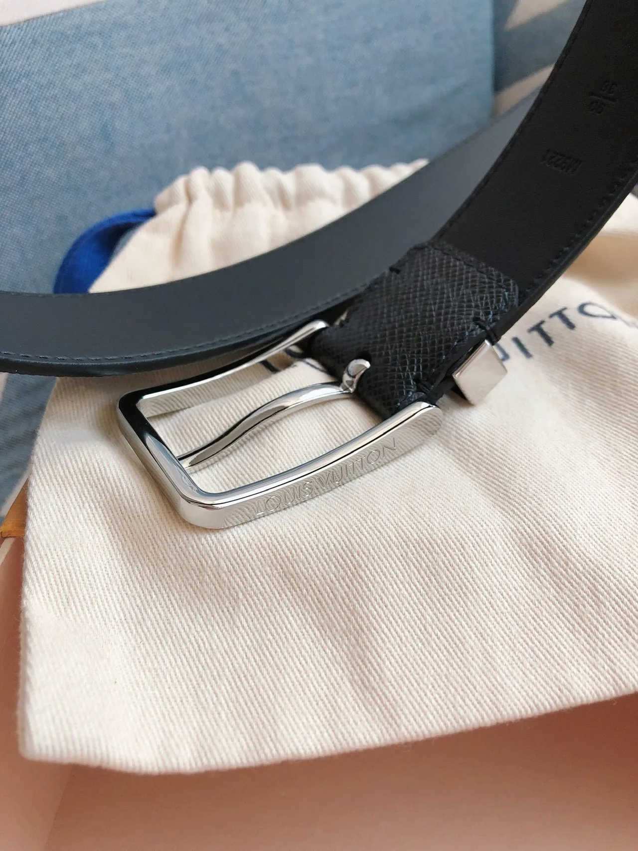 Louis Vuitton Black Silver Grained Buckle Leather Belt 4