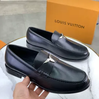 Louis Vuitton 黑色 银色 抛光皮革 金属 扭锁 装饰 乐福鞋