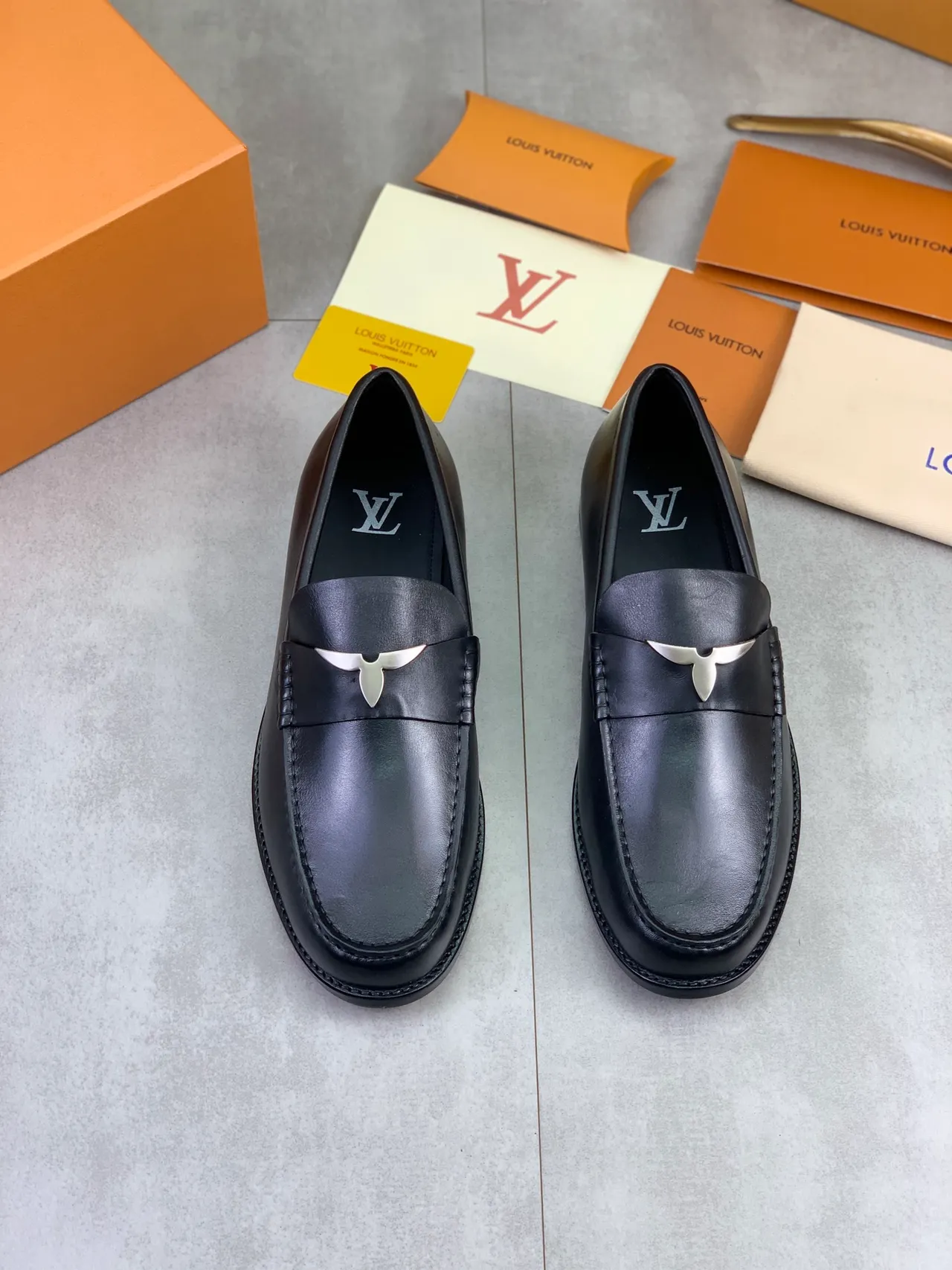 Louis Vuitton Black Silver Polished Leather Metal Twist-Lock Ornament Loafer 4