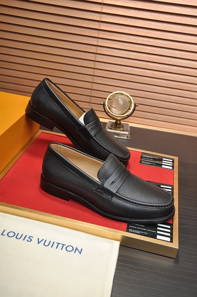 Louis Vuitton Black Textured Leather Penny Strap Loafers 4