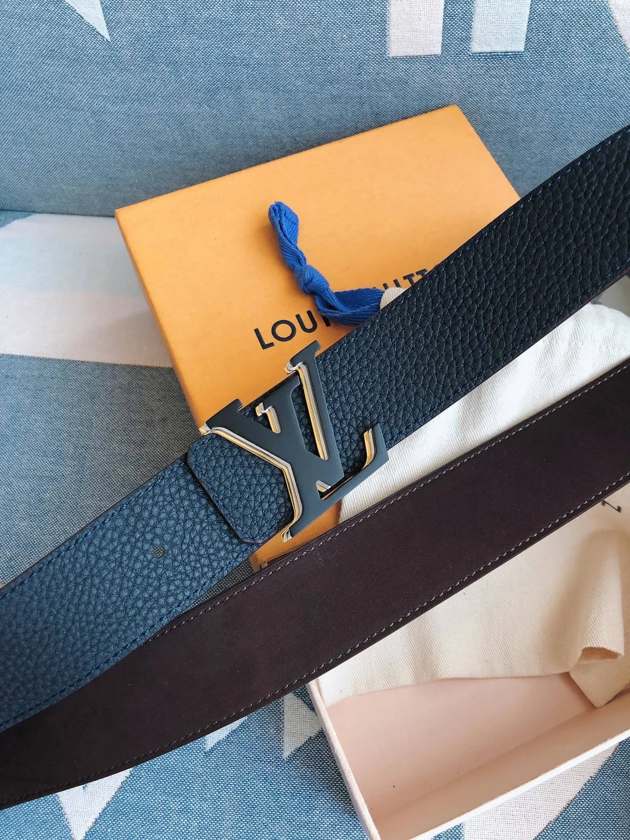 Louis Vuitton Blue Gold Pebbled Turnlock Buckle Leather Belt 6