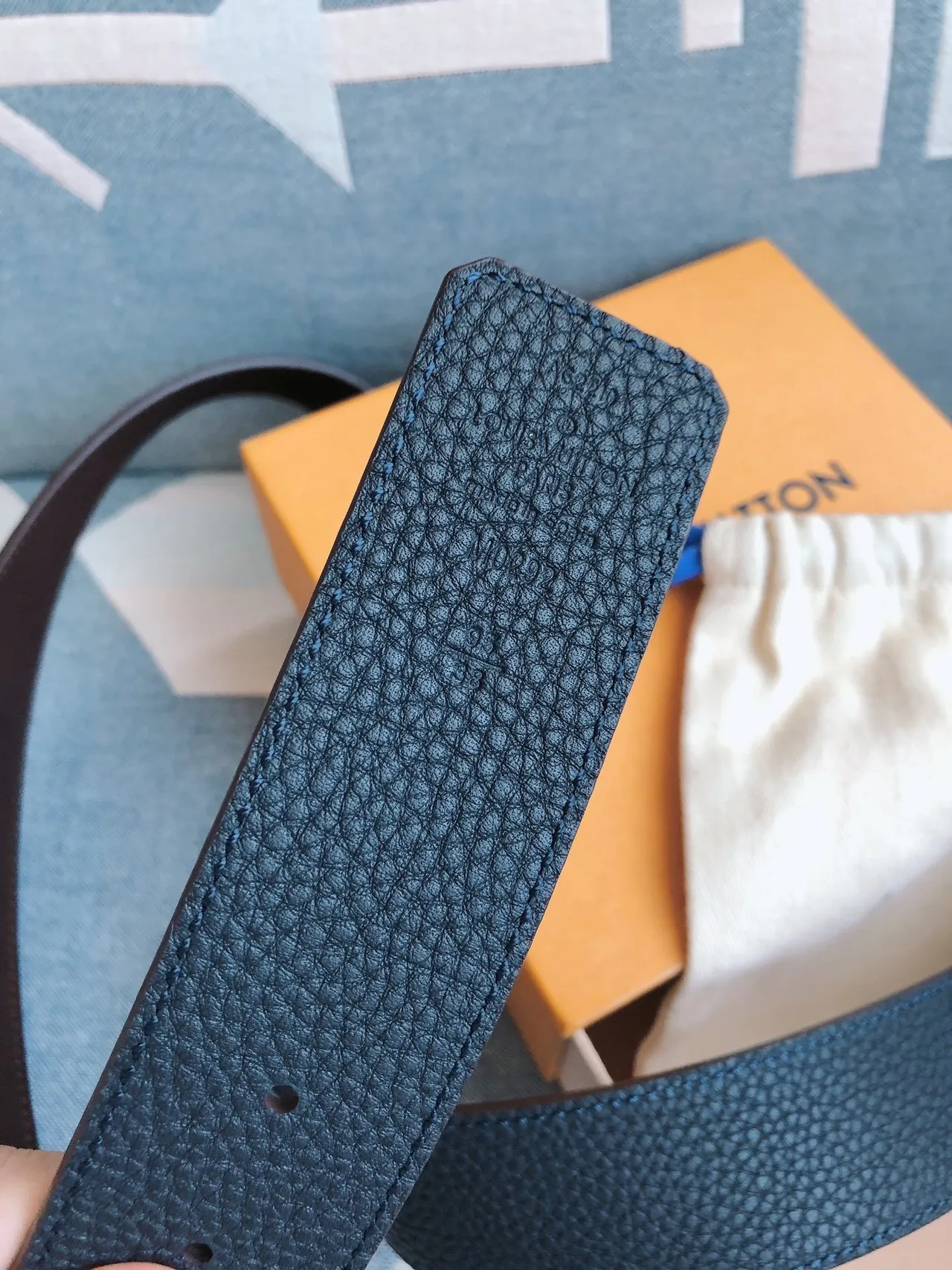 Louis Vuitton Blue Gold Pebbled Turnlock Buckle Leather Belt 7