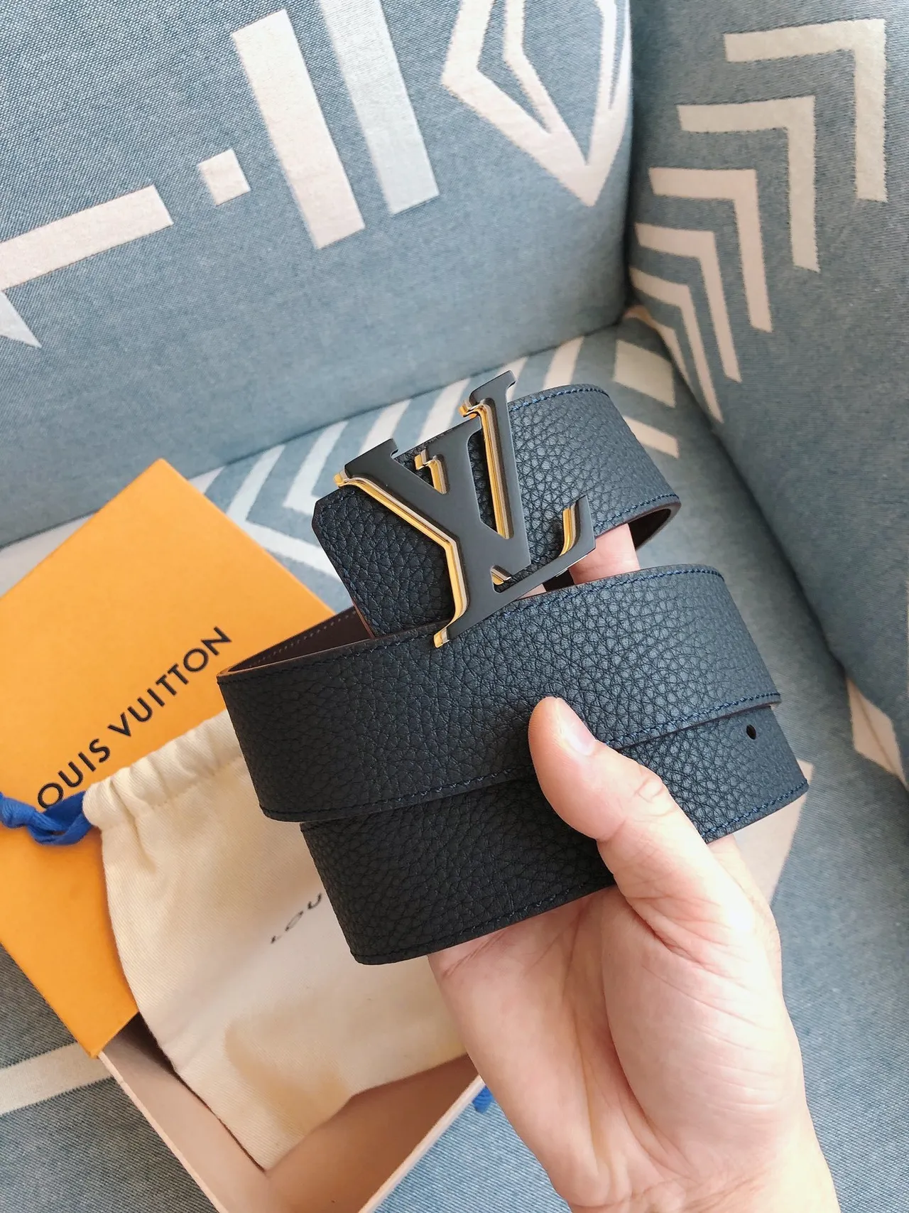 Louis Vuitton Blue Gold Pebbled Turnlock Buckle Leather Belt 9