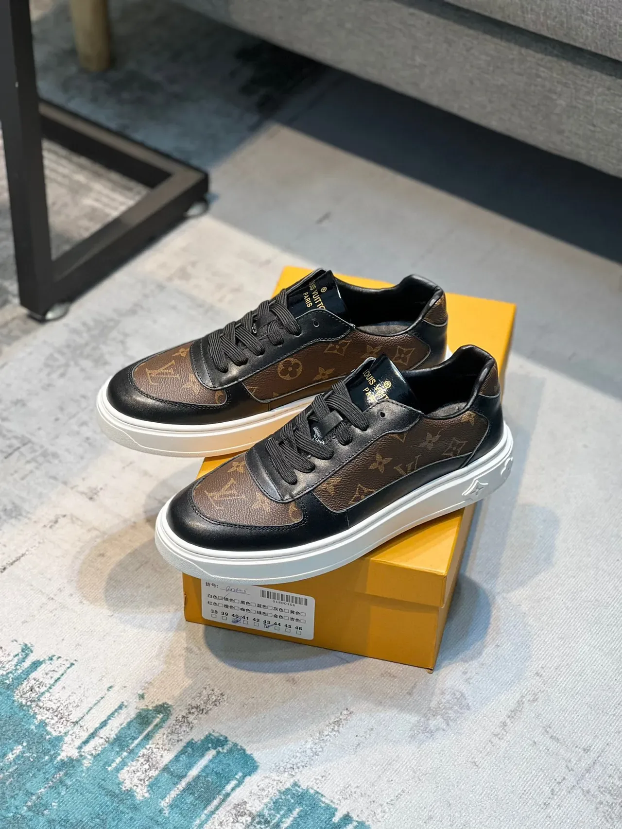 Louis Vuitton Marron Noir Monogram Toile Cuir Overlays Sneakers Lifestyle 7